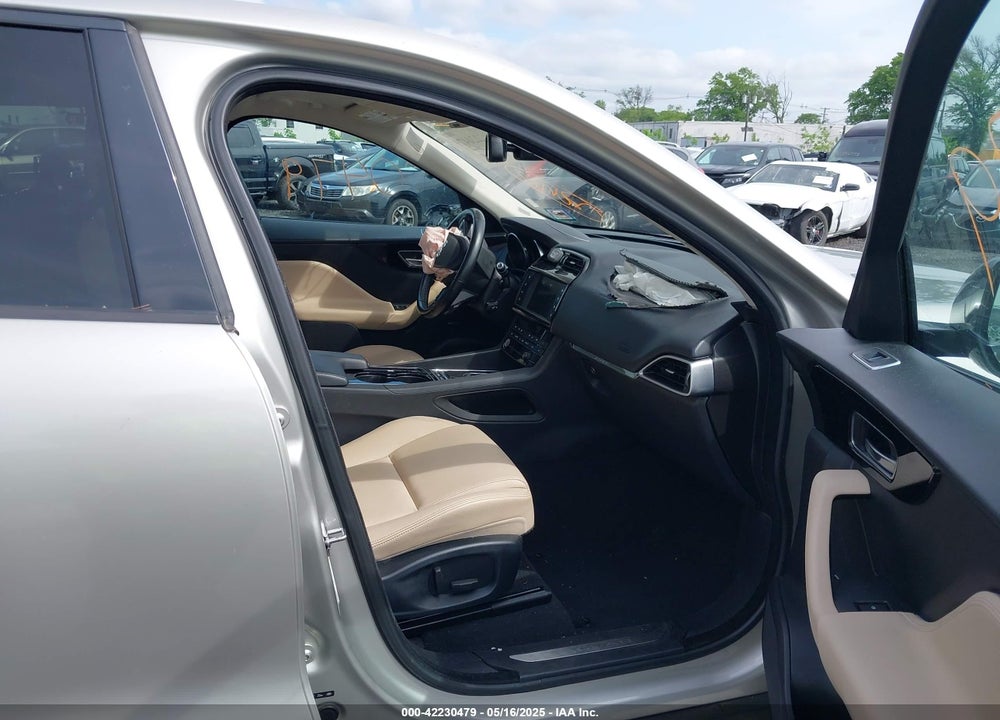 2017 JAGUAR F-PACE VIN: SADCJ2BV6HA881652