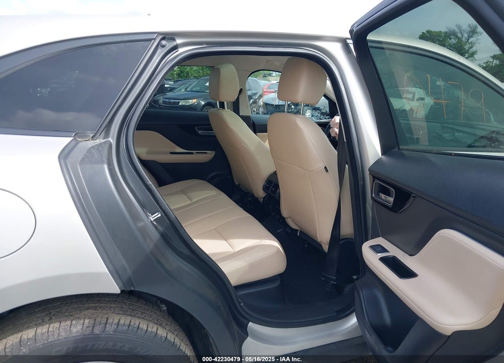 2017 JAGUAR F-PACE VIN: SADCJ2BV6HA881652