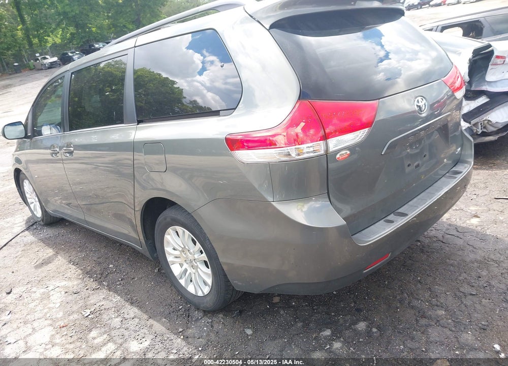 2011 TOYOTA SIENNA VIN: 5TDYK3DC7BS123412