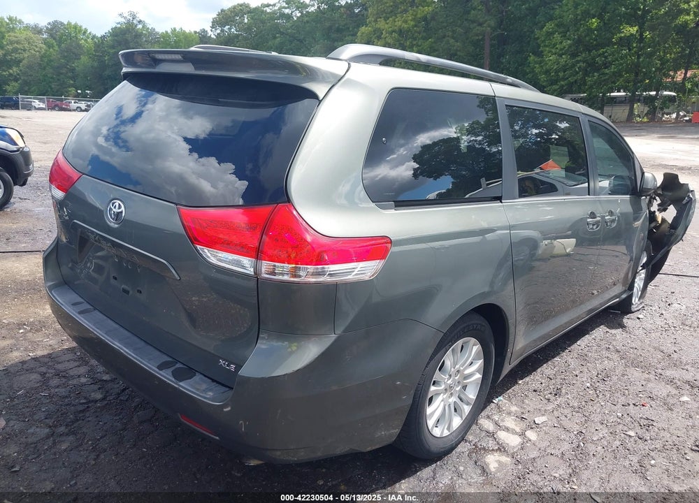 2011 TOYOTA SIENNA VIN: 5TDYK3DC7BS123412