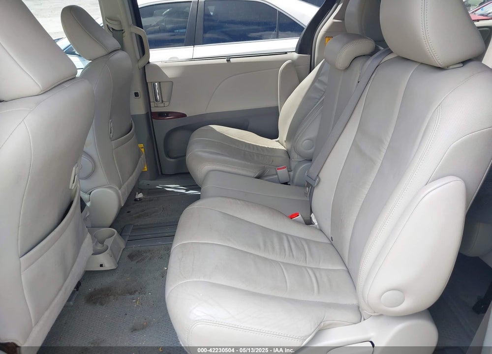 2011 TOYOTA SIENNA VIN: 5TDYK3DC7BS123412