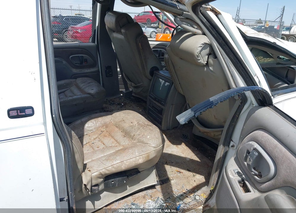 1999 GMC SUBURBAN 1500 SL VIN: 1GDFK16R0XJ728255