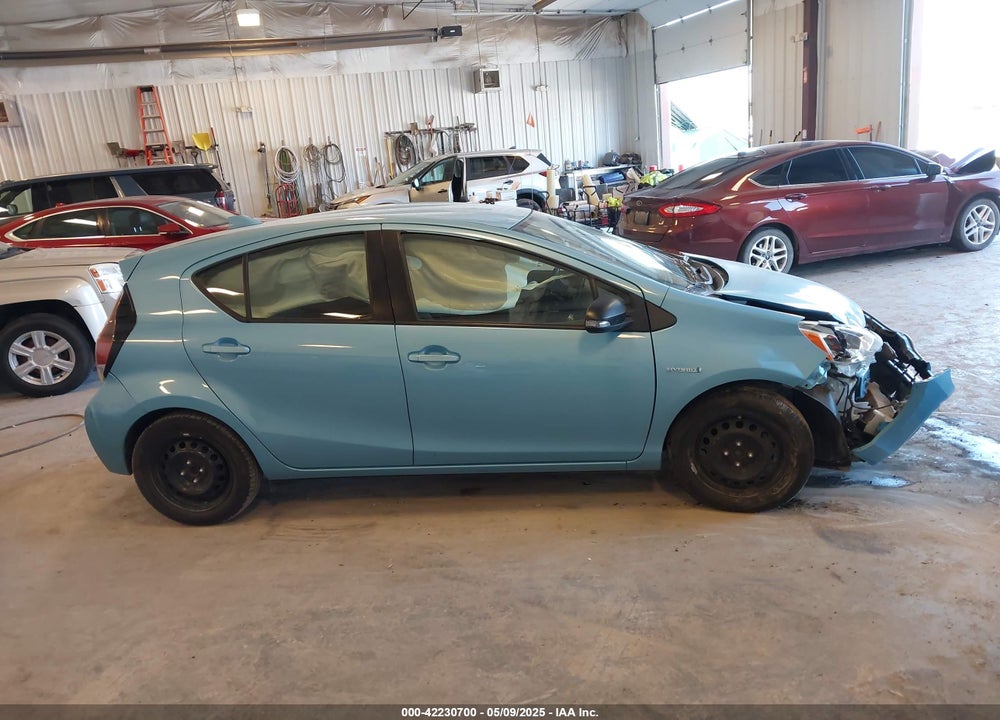 2015 TOYOTA PRIUS C VIN: JTDKDTB33F1089782