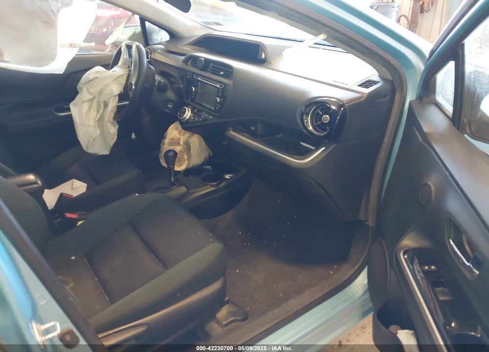 2015 TOYOTA PRIUS C VIN: JTDKDTB33F1089782
