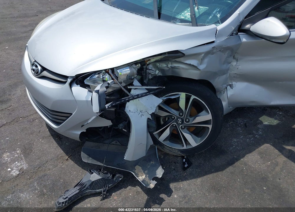 2015 HYUNDAI ELANTRA VIN: KMHDH4AE3FU357147