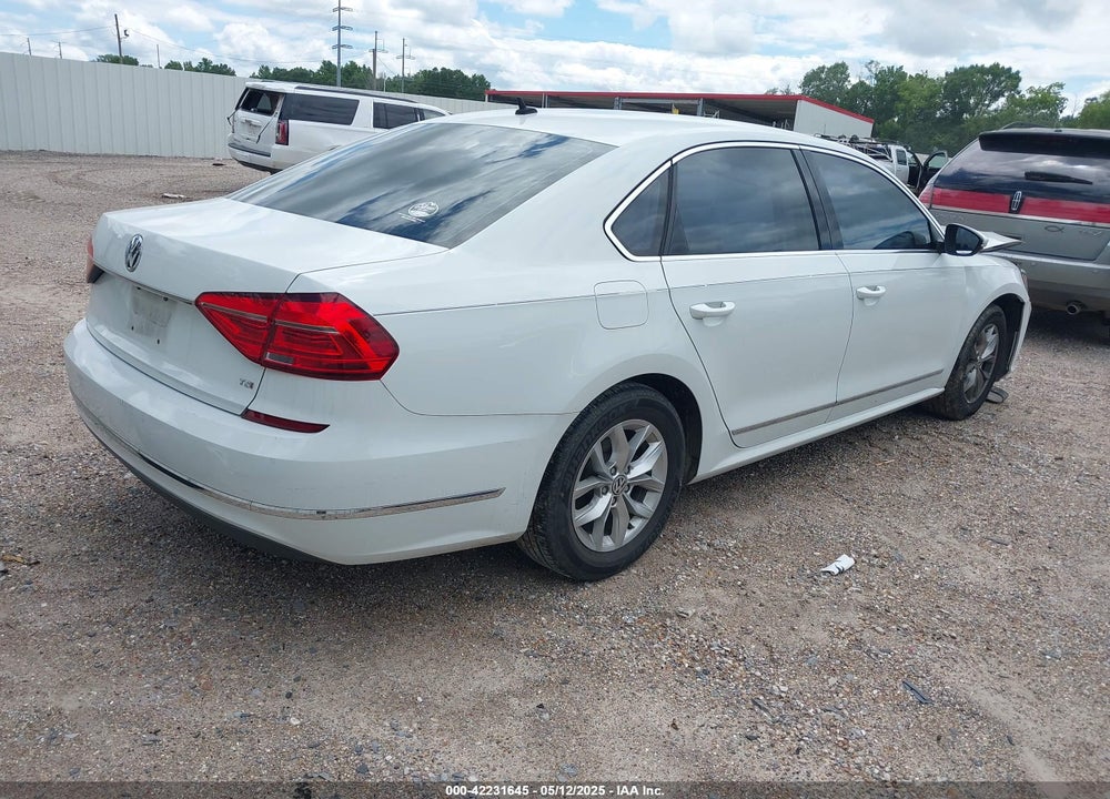 2016 VOLKSWAGEN PASSAT VIN: 1VWAT7A32GC031172