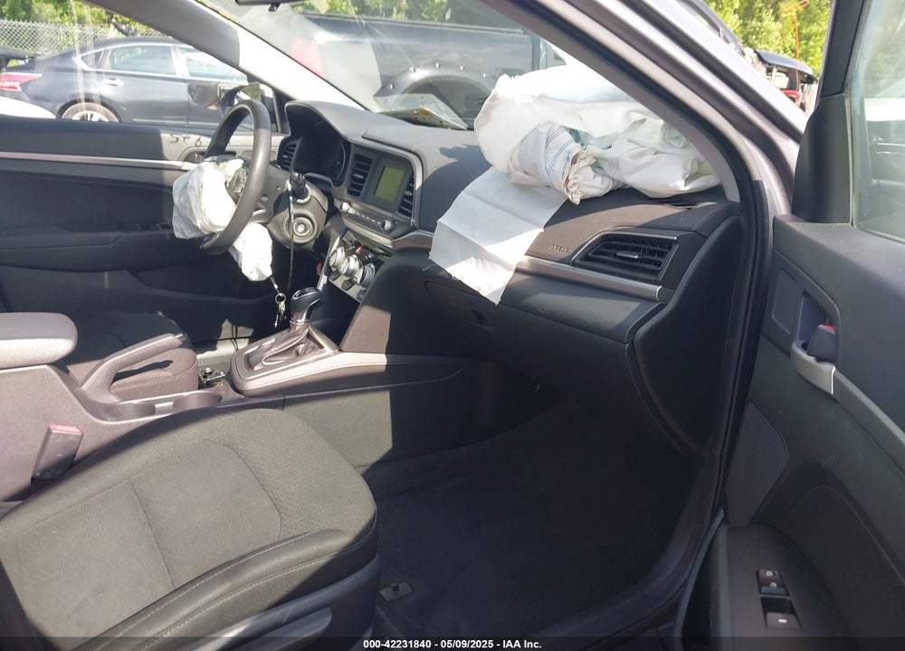 2019 HYUNDAI ELANTRA VIN: 5NPD74LF9KH410290