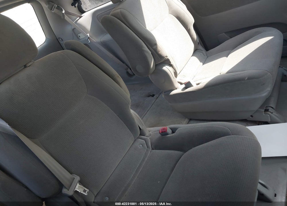 2005 TOYOTA SIENNA LE VIN: 5TDBA23CX5S043952