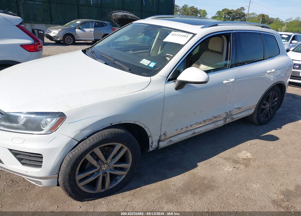 2015 VOLKSWAGEN TOUAREG VIN: WVGEF9BP2FD001506