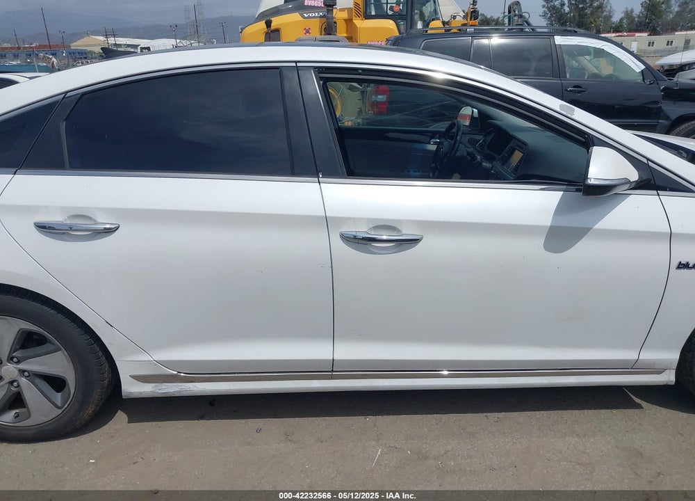 2016 HYUNDAI SONATA HYBRID VIN: KMHE34L15GA030667