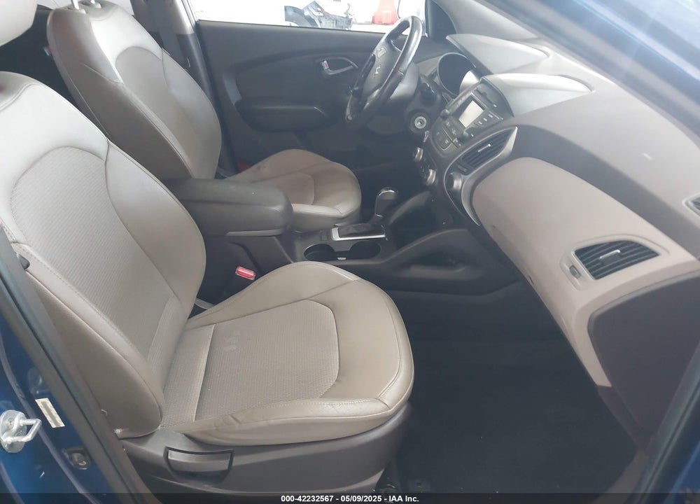 2014 HYUNDAI TUCSON SE VIN: KM8JUCAG8EU923845