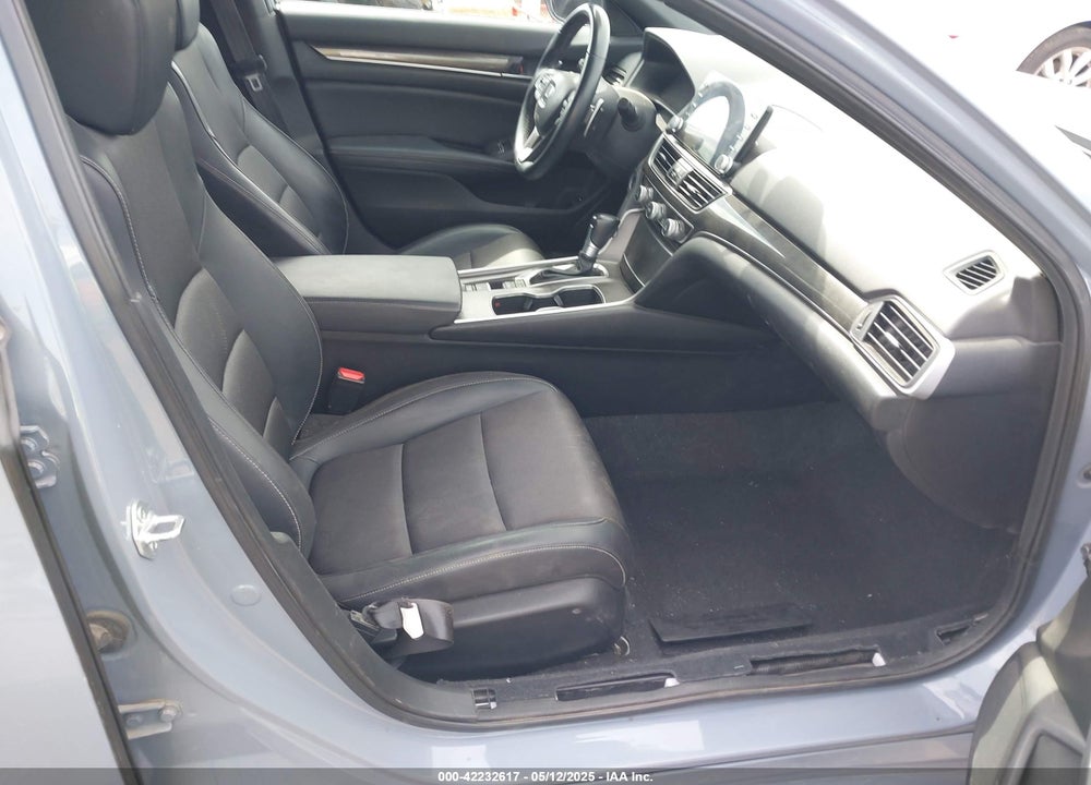 2022 HONDA ACCORD VIN: 1HGCV1F31NA018743