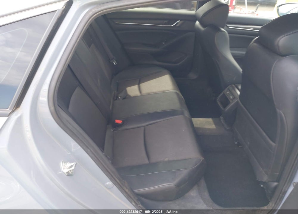 2022 HONDA ACCORD VIN: 1HGCV1F31NA018743