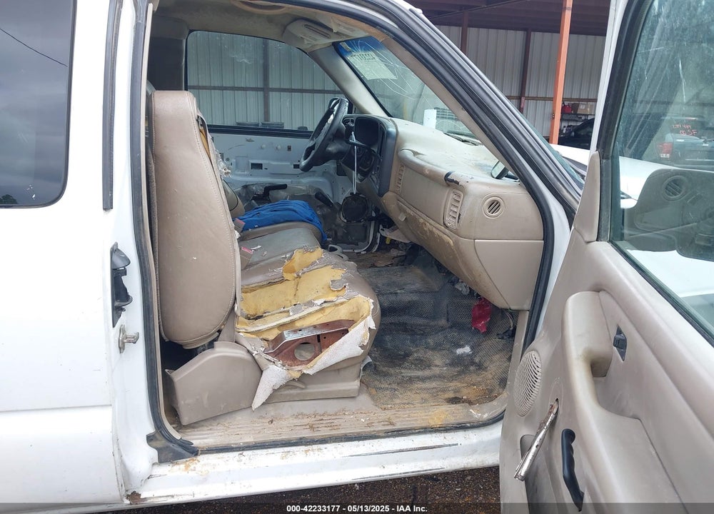2004 CHEVROLET SILVERADO C2500 HEAVY DUTY VIN: 1GCHC29U44E322371