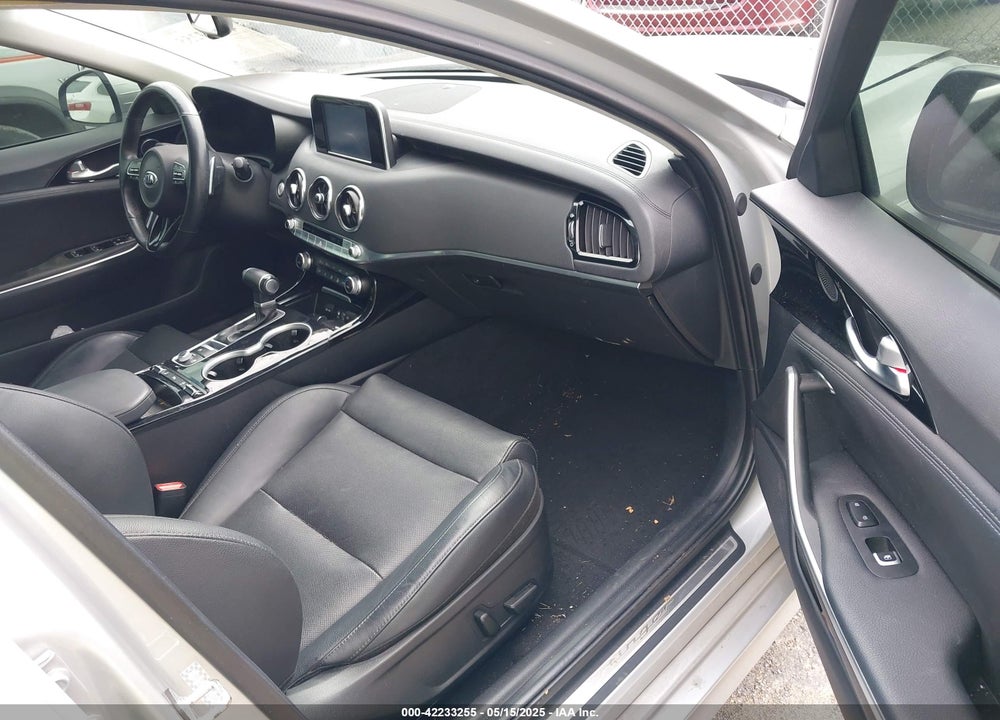2018 KIA STINGER VIN: KNAE15LA2J6026048