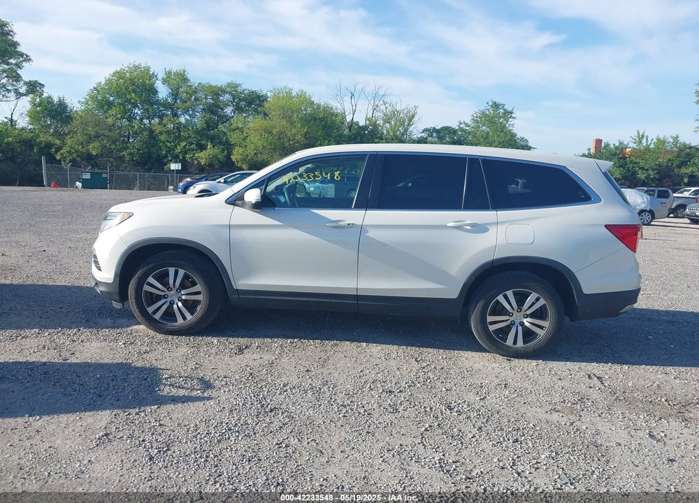 2017 HONDA PILOT VIN: 5FNYF6H3XHB051344