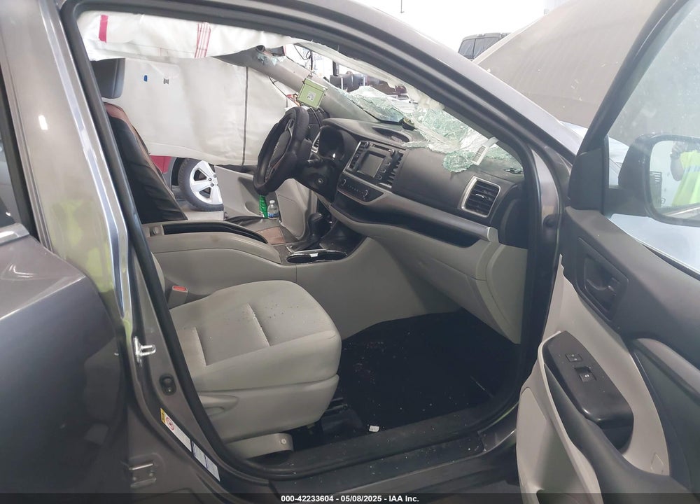 2017 TOYOTA HIGHLANDER VIN: 5TDBZRFH8HS386143