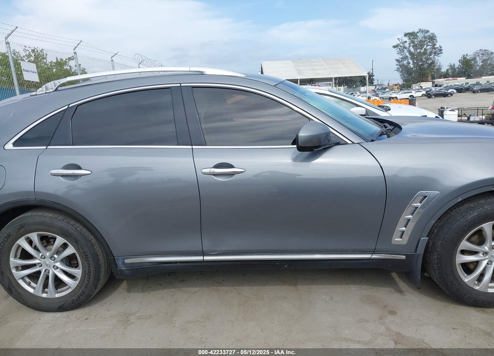 2014 INFINITI QX70 VIN: JN8CS1MU8EM450428