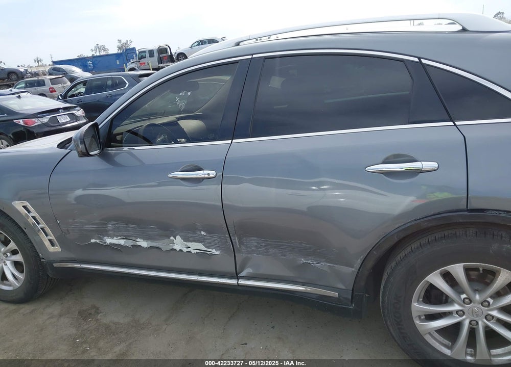 2014 INFINITI QX70 VIN: JN8CS1MU8EM450428