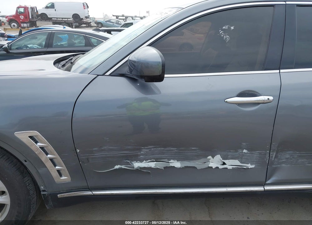 2014 INFINITI QX70 VIN: JN8CS1MU8EM450428