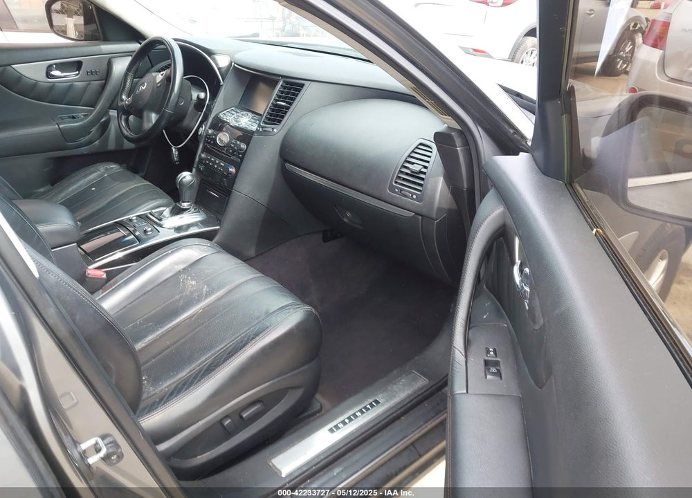 2014 INFINITI QX70 VIN: JN8CS1MU8EM450428