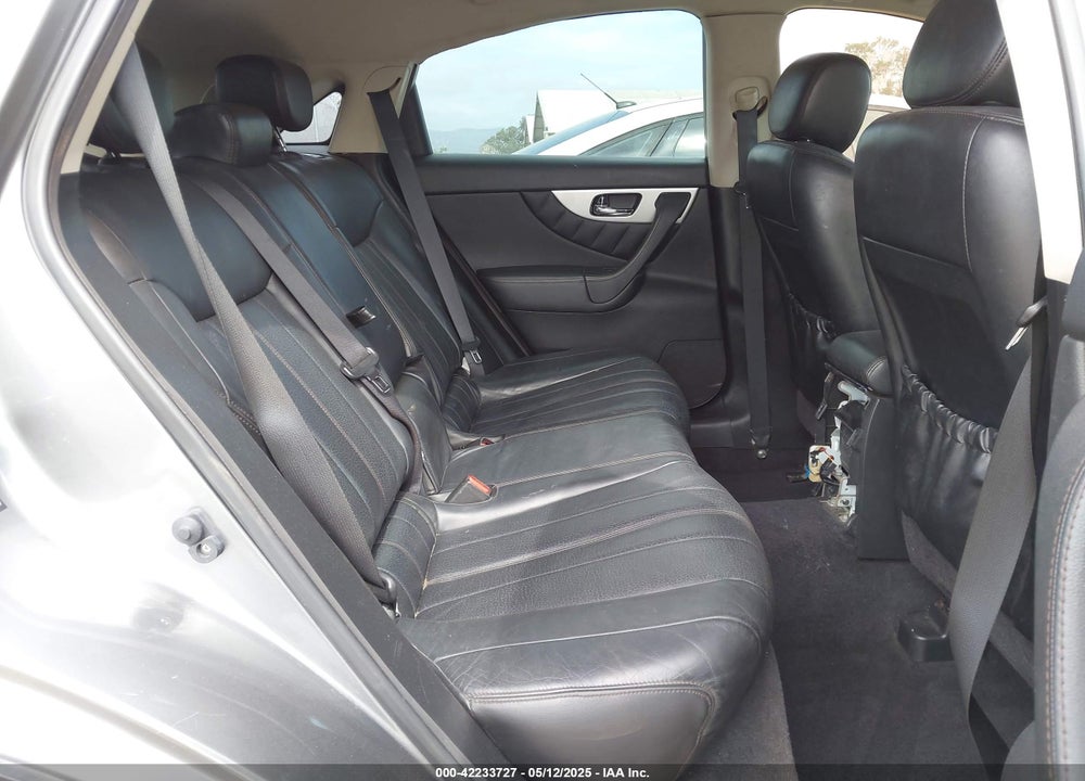 2014 INFINITI QX70 VIN: JN8CS1MU8EM450428