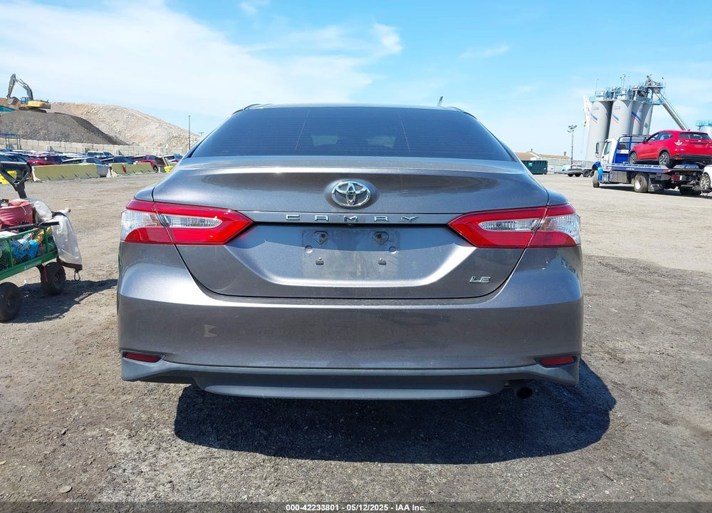 2018 TOYOTA CAMRY LE VIN: 4T1B11HK6JU670529