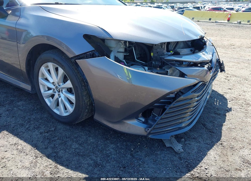 2018 TOYOTA CAMRY LE VIN: 4T1B11HK6JU670529