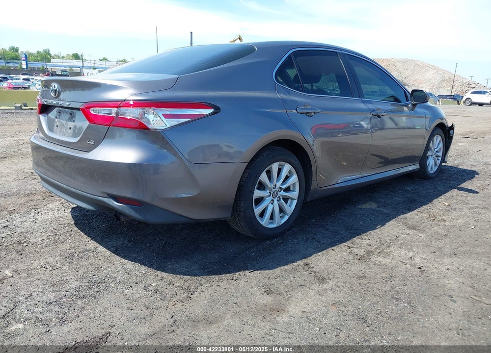 2018 TOYOTA CAMRY LE VIN: 4T1B11HK6JU670529