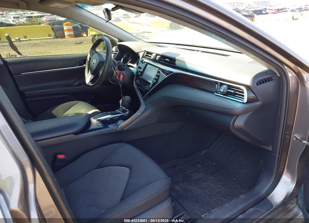 2018 TOYOTA CAMRY LE VIN: 4T1B11HK6JU670529