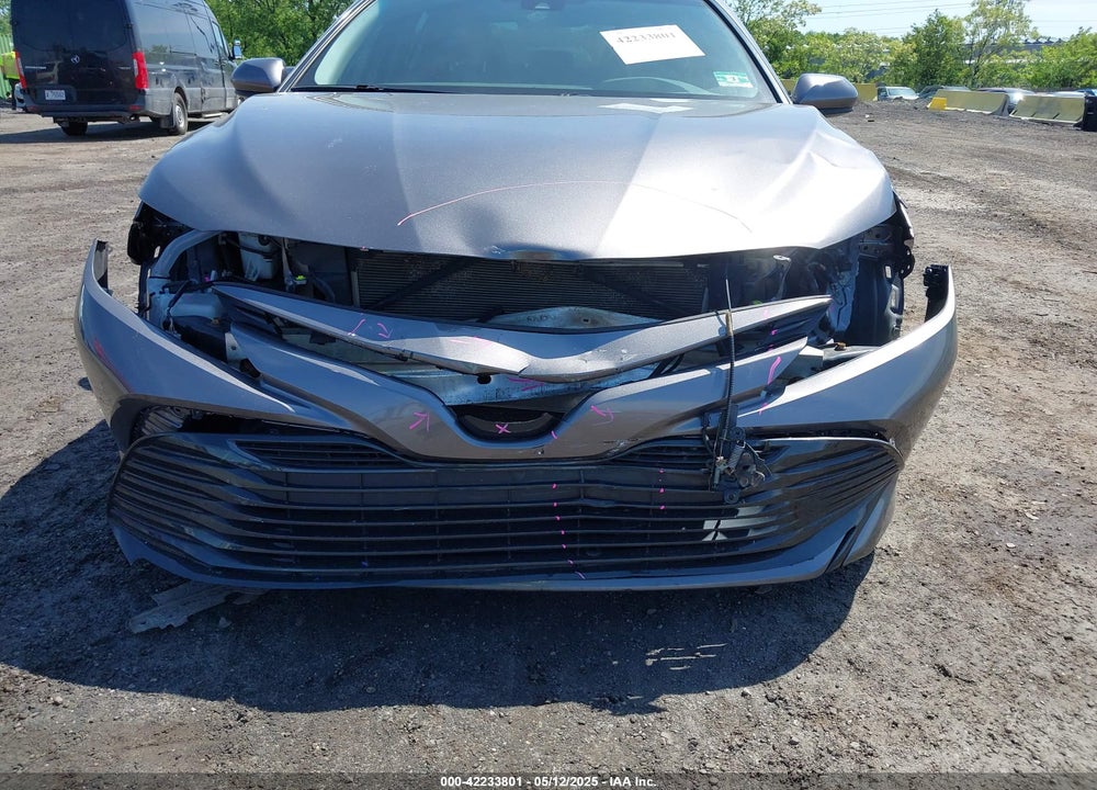 2018 TOYOTA CAMRY LE VIN: 4T1B11HK6JU670529
