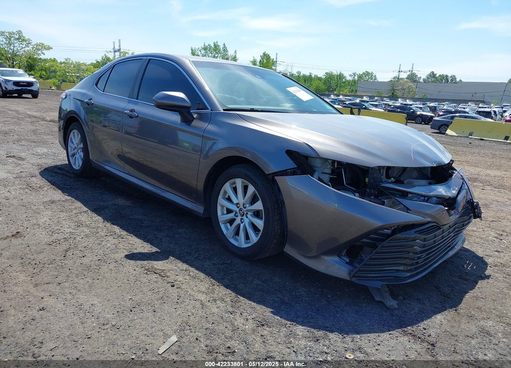 2018 TOYOTA CAMRY LE VIN: 4T1B11HK6JU670529