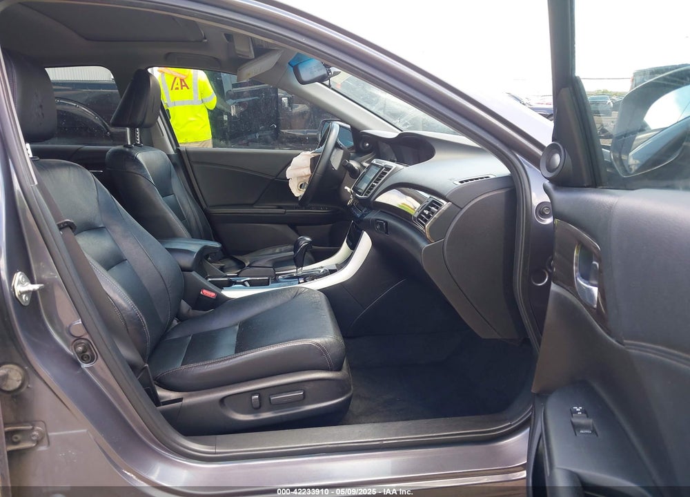 2016 HONDA ACCORD EX-L VIN: 1HGCR2F82GA009901
