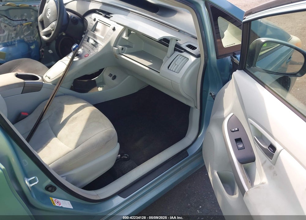 2014 TOYOTA PRIUS VIN: JTDKN3DUXE1852835