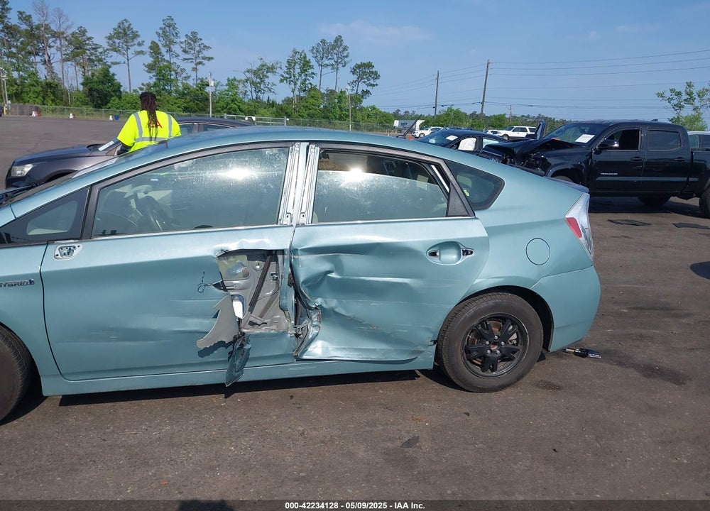 2014 TOYOTA PRIUS VIN: JTDKN3DUXE1852835