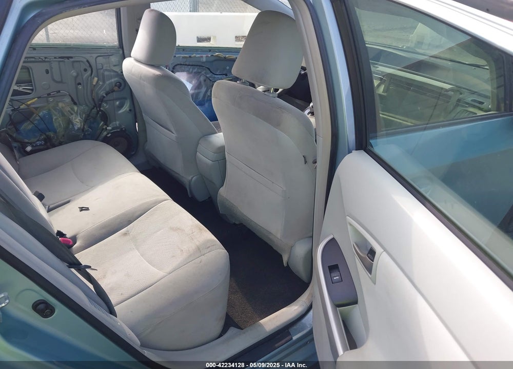 2014 TOYOTA PRIUS VIN: JTDKN3DUXE1852835