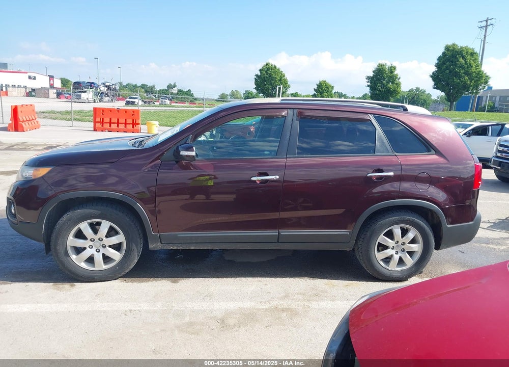 2013 KIA SORENTO LX V6 VIN: 5XYKT4A2XDG331160
