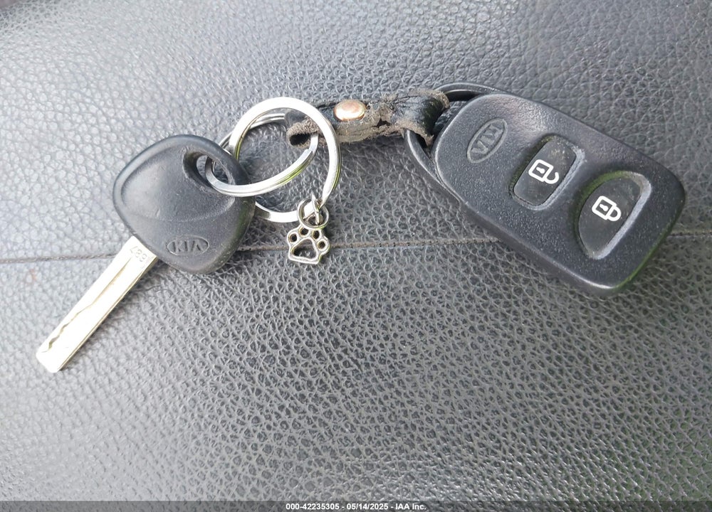 2013 KIA SORENTO LX V6 VIN: 5XYKT4A2XDG331160