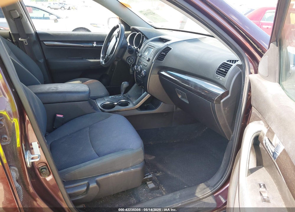 2013 KIA SORENTO LX V6 VIN: 5XYKT4A2XDG331160
