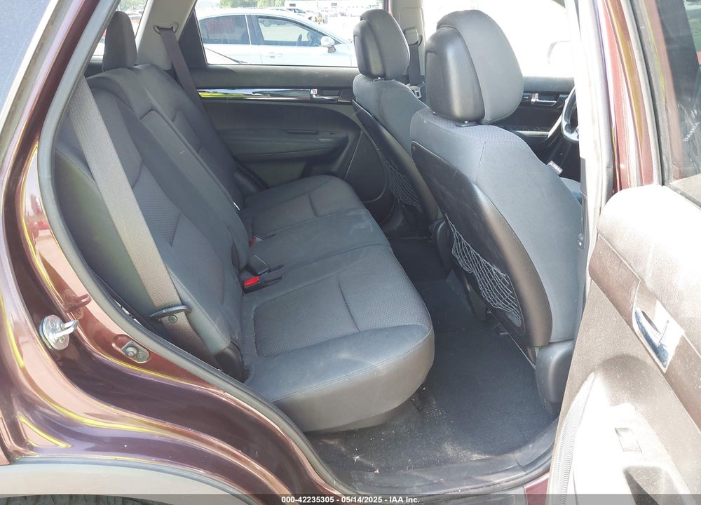 2013 KIA SORENTO LX V6 VIN: 5XYKT4A2XDG331160