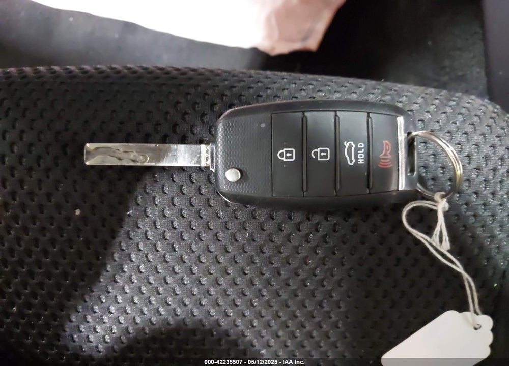 2019 KIA OPTIMA LX VIN: 5XXGT4L33KG375854