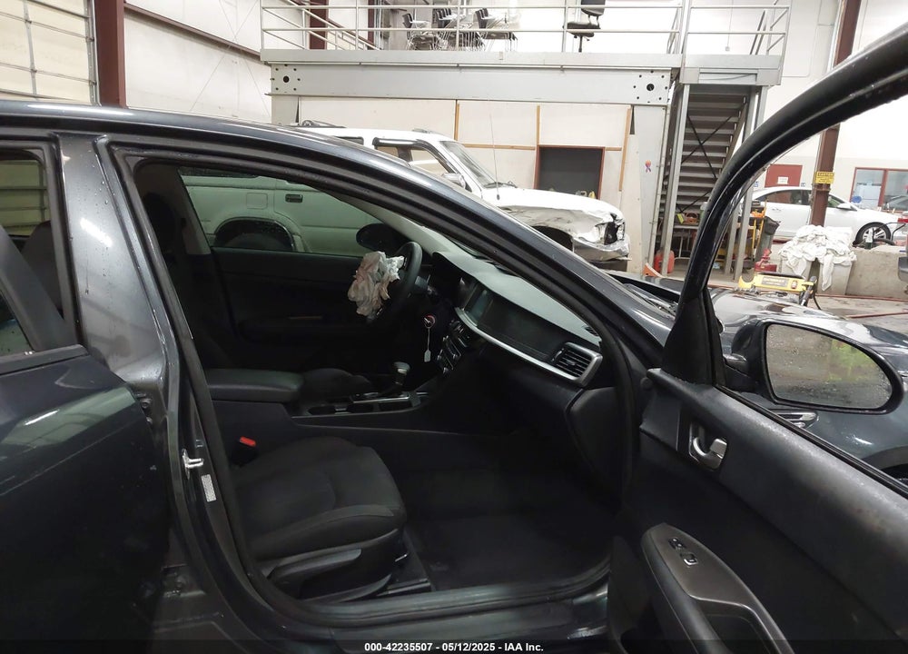 2019 KIA OPTIMA LX VIN: 5XXGT4L33KG375854