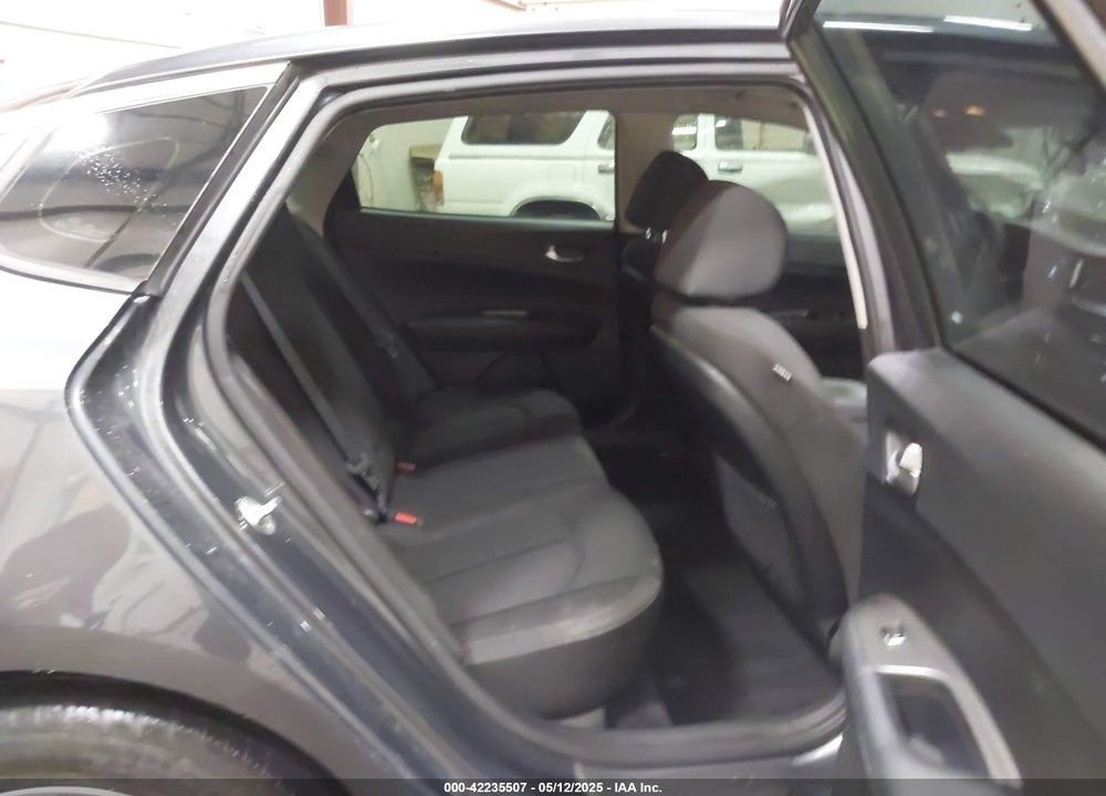 2019 KIA OPTIMA LX VIN: 5XXGT4L33KG375854