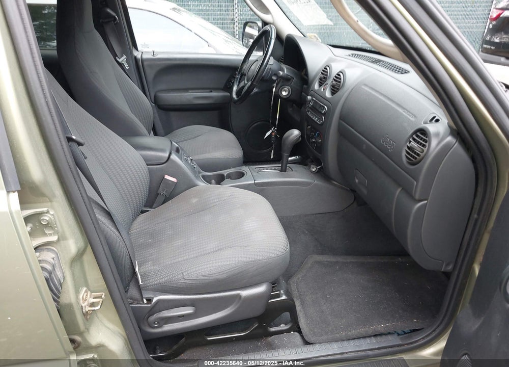 2003 JEEP LIBERTY SPORT VIN: 1J4GL48K73W734004