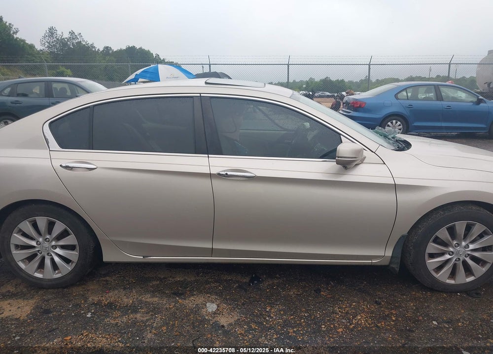 2015 HONDA ACCORD VIN: 1HGCR2F70FA097112