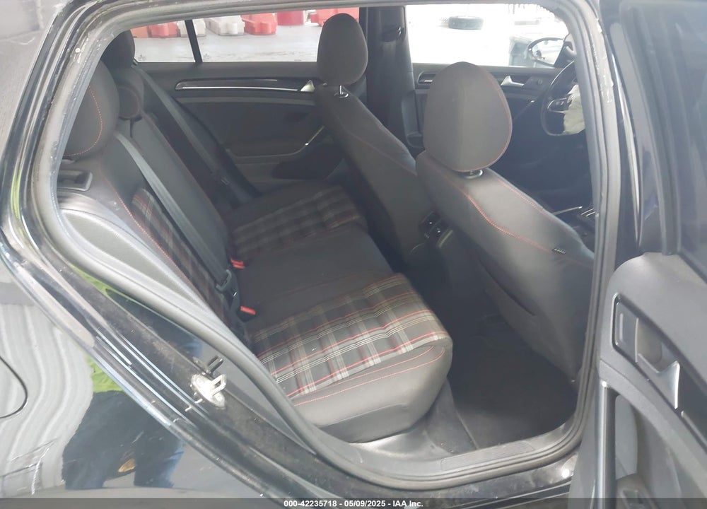 2017 VOLKSWAGEN GOLF GTI VIN: 3VW4T7AU6HM061300