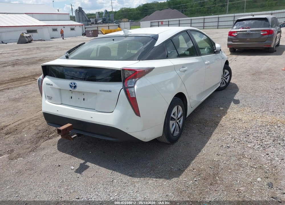 2018 TOYOTA PRIUS VIN: JTDKBRFU2J3591000