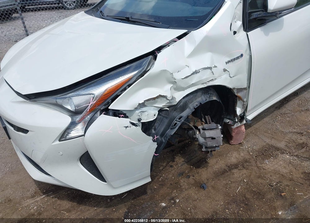 2018 TOYOTA PRIUS VIN: JTDKBRFU2J3591000