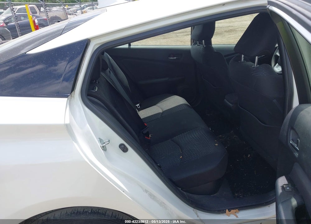 2018 TOYOTA PRIUS VIN: JTDKBRFU2J3591000
