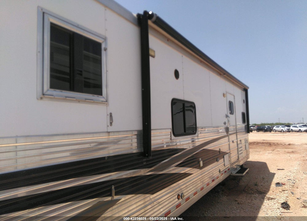 2011 BLOOMER 19 FT SWLQ VIN: 1B9BG3621BS511780
